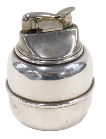 An Evans USA table lighter, of ribbed design, in white metal case, stamped ER sterling weighted, 7cm high.