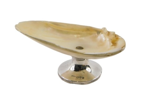 A George V silver and mother of pearl shell trinket dish, the top formed as a shall on a silver plated base, maker WV&S, Chester 1922, 4cm high, 2.26oz gross.