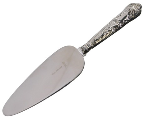 An Elizabeth II Viner's of Sheffield silver handled stainless steel bladed cake knife, maker EV, Sheffield 1966.