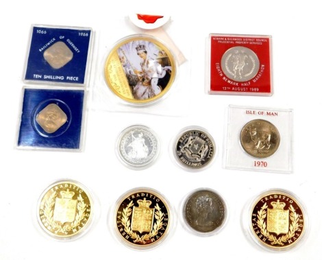 Collectors coins and crowns, comprising heritage collection portrait coins, for The Eiffel Tower and The Clifton Suspension Bridge, Edinburgh Castle, The Diamond Jubilee of Her Majesty The Queen, Royal Family crowns, Isle of Man crowns, etc. (a quantity)