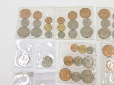 Pre-decimal coinage, comprising the 1953 coin packs, loose, a 1922 florin, half pennies, pennies, etc. (a quantity) - 3