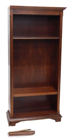 A mahogany open bookcase, of plain design, with moulded cornice and plain frieze, chamfered corners and feet, with three adjustable shelves, 185cm high, 90cm wide, 39cm deep.