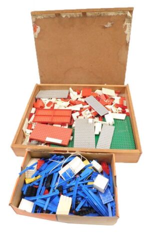 A collection of vintage Lego pieces. (2 boxes)