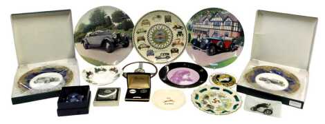 Automobile related collectables, to include a Coalport Classic Cars Rolls Royce Phantom 2 collectors plate, Stratton 1938 Lagonda cufflinks, Shell paperweight, etc. (1 tray)