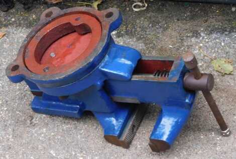 A bench vice.