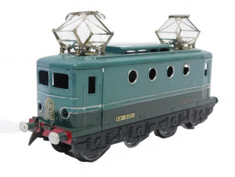 A Hornby O gauge SNCF electric locomotive OBBM 20 volt three rail, with overhead pantographs, in two tone green livery BB-8051.