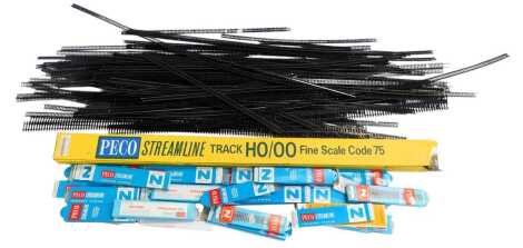 Various Peco N gauge track, HO and OO gauge track, etc. (a quantity)