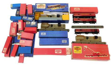 Various Hornby Dublo wares, comprising track, breakdown crane, three Royal Mail carriages, crossing platform and various empty boxes. (a quantity)