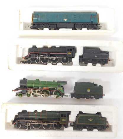 OO gauge, to include a Hornby BR class 25 diesel blue livery R326 coach, Mainline locomotive 45532, in green, with tender, further locomotives, etc.