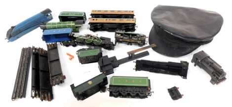 OO gauge chassis and bodies, to include locomotives, Tri-ang tender. (AF)