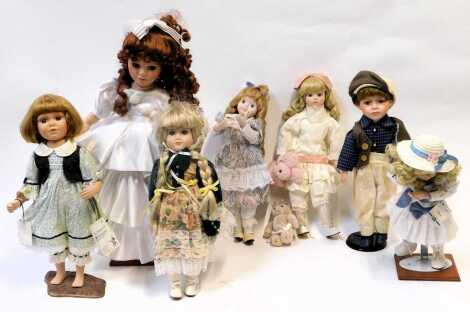 Various porcelain dolls, including Valentina, Sicilia, Ashton Drake Galleries Olivia, The Three Heart Collection Kitty, etc. (1 box)