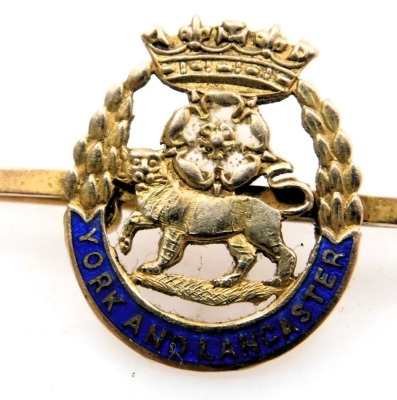 A York and Lancaster Regiment bar brooch, yellow metal and enamel, stamped 9ct, 3.4g. - 2