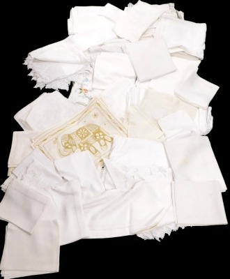 Victorian and later linen and lace, including napkins and table cloths.