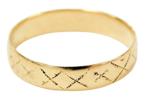 An 18ct gold wedding band, size Q, 2.1g.