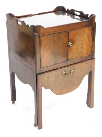 A George III mahogany commode, with a tray top above two doors, with pullout drawer below, raised on chamfered square legs, 80cm high, 55cm wide, 47.5cm deep.