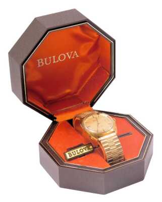 A Bulova automatic gentleman's wristwatch, stainless steel back on expanding gold plated strap and face, with twenty-three jewel movement, the face 3cm diameter, boxed. Note: We have instructions from the vendor to sell without reserve. Upon initial inspe