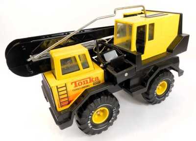 A Tonka Mighty Tow Service truck, 25cm high, and another. (2) - 2