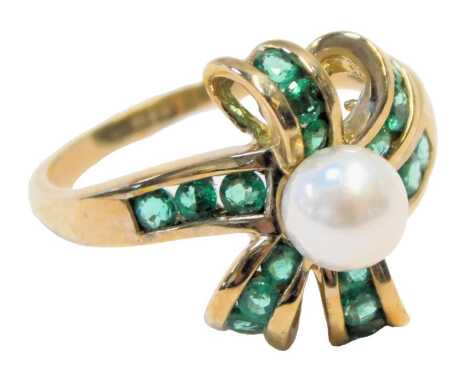 A 9ct gold cultured pearl and green gem set ring, in a double tied bow design, size R, 5.0g.