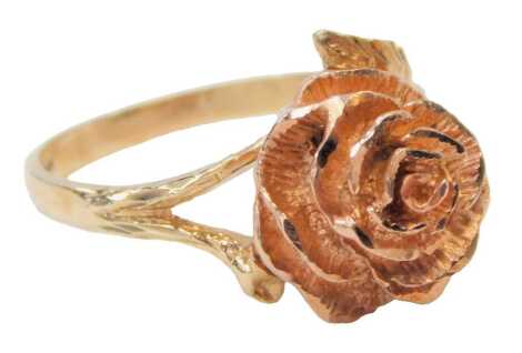 A 9ct two colour gold ring, of rose and leaf design, size S, 4.8g.