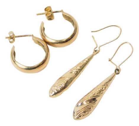 A pair of 9ct gold hoop earrings, 2.0g, and a pair of drop earrings, with foliate engraving, yellow metal. (2)