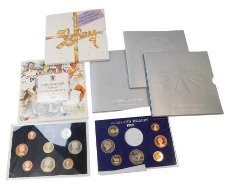 Commemorative coin sets, to include two Millennium five pound coins, in presentation packaging, a Commonwealth Games 1986 commemorative two pound coin, a 1992 Brilliant Uncirculated Coin Collection, etc. (a quantity)