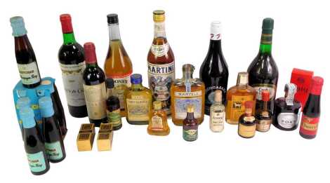 A group of alcohol, to include Martini Bianco, a bottle of Mouton Cadet 1976 red wine, Claret Bordeaux, Babycham, etc. (1 box)