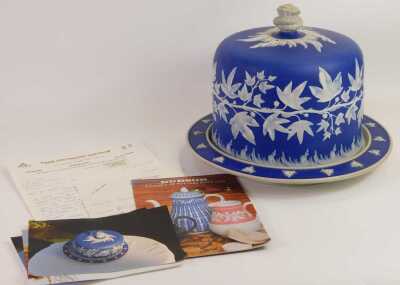 A 19thC Dudson pottery Stilton dish and cover, the lid with a twisted rope knop, and ivy decoration against a dark blue ground, the border of the dish decorated with raised bee emblems, 25cm high. - 4