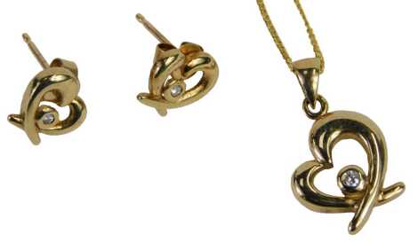 A 9ct gold jewellery suite, comprising a heart-shaped pendant set with an imitation diamond, and matching earrings, the pendant 2cm high, the chain 40cm long, 3.1g all in.