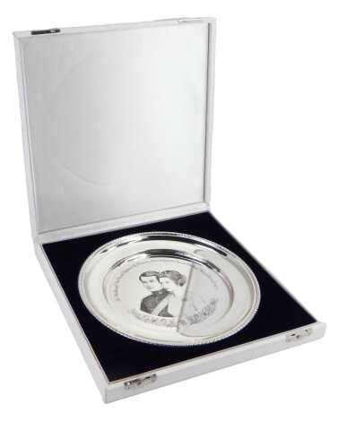 An Elizabeth II silver commemorative plate, commemorating Princess Anne and Captain Mark Philips wedding, 9.18oz, with certificate of authenticity, limited edition of 1003, in presentation box with certificate.