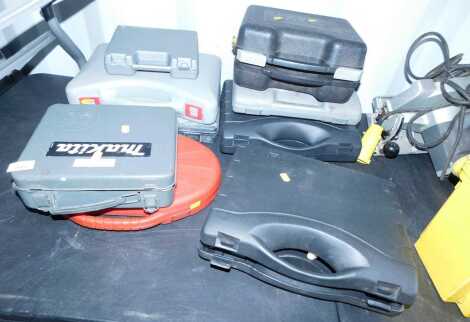 Various power tools, including Makita cordless driver drill, a McKeller electric cordless drill, a Craft Mouse sander, etc. (a quantity)