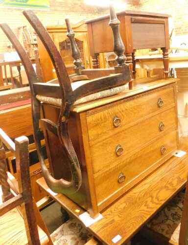 A group of furniture, comprising an oak chest of three drawers, together with a kitchen table with circular oak veneer top and a painted base, 75cm high, the top 106cm diameter, a clothes laundry dolly (AF), and a Victorian balloon back chair. (4)