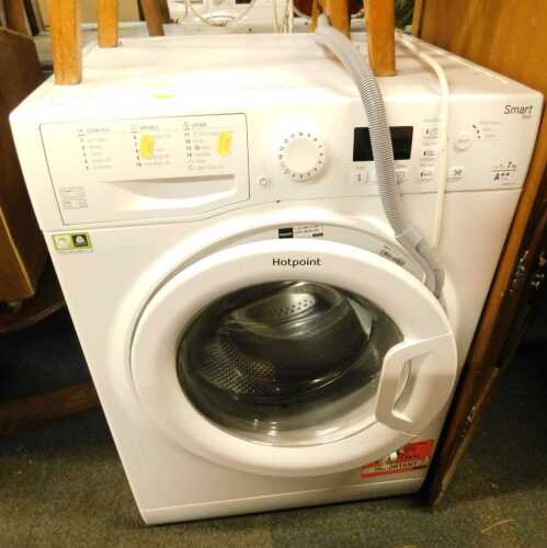 A Hotpoint Smart Tech 7kg washing machine, WMFUG742.