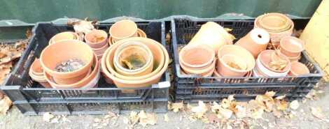 Various terracotta garden pots, differing sizes. (2 boxes)