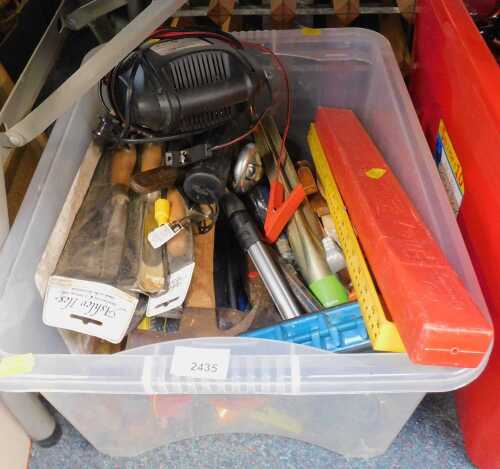 Various tools, comprising spirit level, hammer, jump start. (1 box)