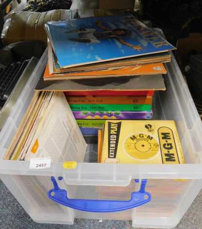 A group of records, including Leo Sayer, Swing Era 1930s to 1945, etc. (1 box)