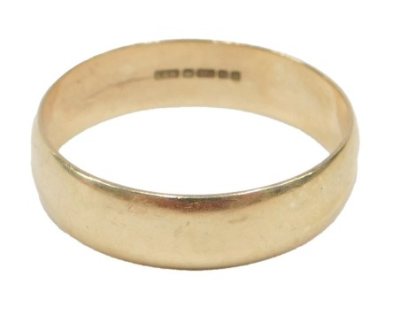 A 9ct gold wedding band, of plain design, ring size Y, 5mm wide, Birmingham 1982, 3.7g.