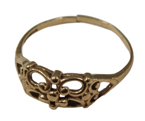 A 9ct gold dress ring, with paste central scroll design, cut, 1.6g. (AF)