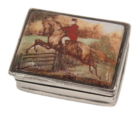 A Continental Vesta case, with hunting enamelled top, white metal stamped 925, 3.5cm wide, 0.78oz.