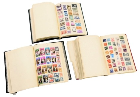 Stamps.- World.- 3 albums containing a mixed world collection (c.2000+), mostly postally used, hinge-mounted.