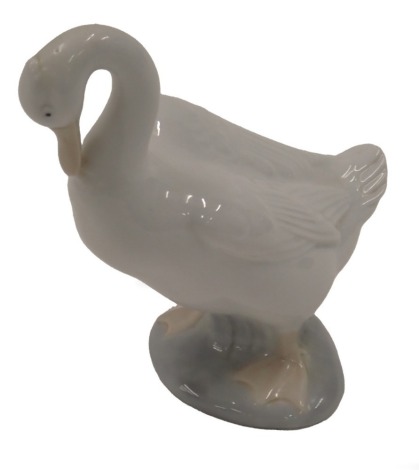 A Nao ceramic swan, 14cm high.