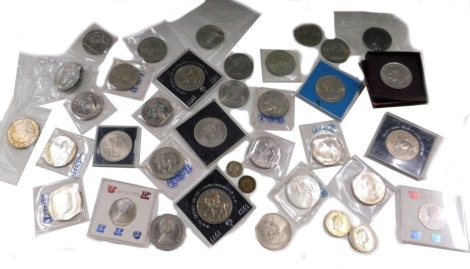 A group of collector's coins and crowns, comprising commemoratives, fifty pence pieces, etc. (1 bag)