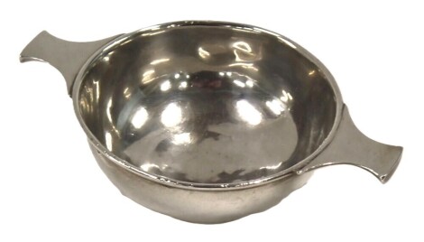 A George V Mackay & Chisholm silver two handled Quaich, Edinburgh 1927, 2.47oz.