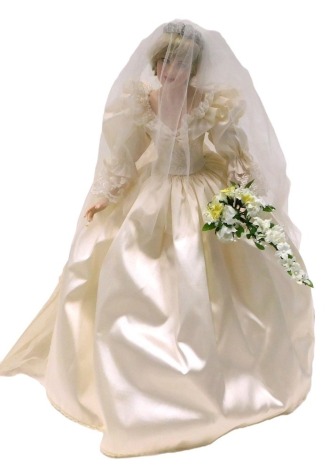 A collectors doll, of Lady Diana Spencer on her wedding day, boxed, with certificate.