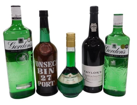 A bottle of Gordon's Special Dry London gin, 1cl, further bottle, 70cl, bottle of Fonseca Bin 27 port, Taylor's Quinta de Terra Feita Vintage port 1996, 75cl, and a bottle of Creme de Menthe. (5)