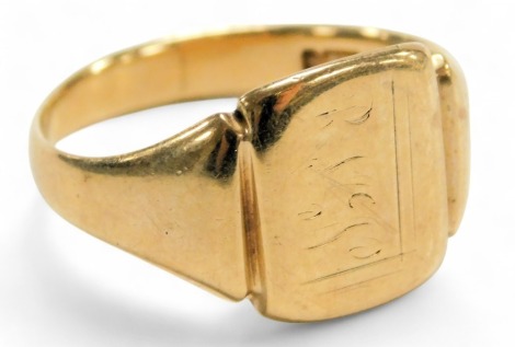 A 9ct gold gentleman's signet ring, the rectangular table with reserve, monogram engraved, size U, 4.7g.