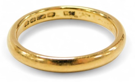 A 22ct gold wedding band, size M, 4.1g.