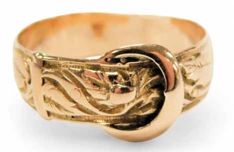 A 9ct rose gold belt and buckle ring, with foliate engraving, size R, 3.0g.