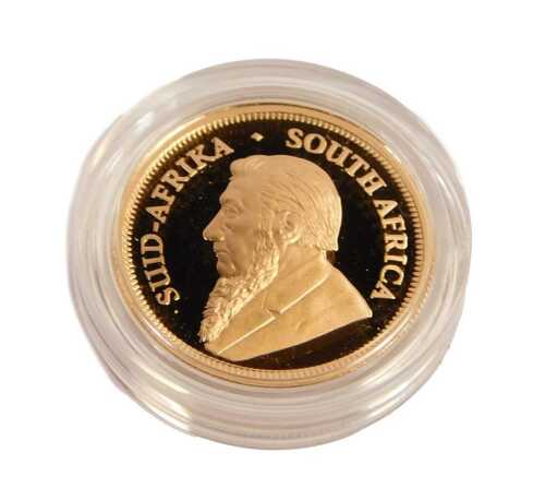 A South African Mint 2022 ¼oz Queen's Jubilee gold krugerrand, with certificate number 240, in presentation box.