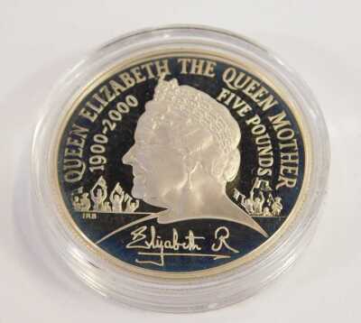 A Queen Elizabeth The Queen Mother Centenary Year silver proof crown, with certificate of authenticity limited to 100,000 editions, in presentation box. - 2