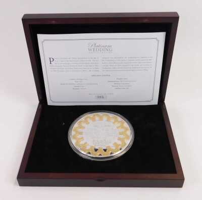 A Platinum Wedding Anniversary Silver Proof Kilo Coin, with a certificate of authenticity, No. 52/100, in a presentation box. - 3